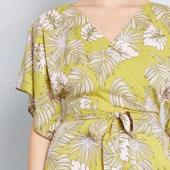 ⭐️⭐️HOST PICK⭐️⭐️ Collectif x MC Expressive Essence Chartreuse Wide-Leg Jumpsuit - Picture 3 of 4